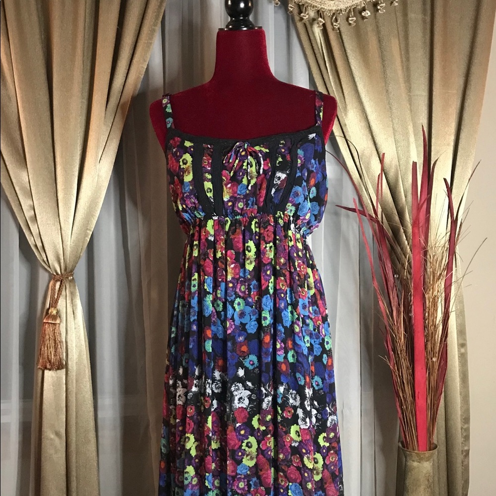 TORRID Size 0 Maxi Dress with Rich Floral Pattern
